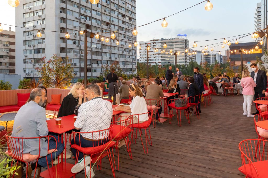 Terraza Hotel Canopy by Hilton Madrid Castellana