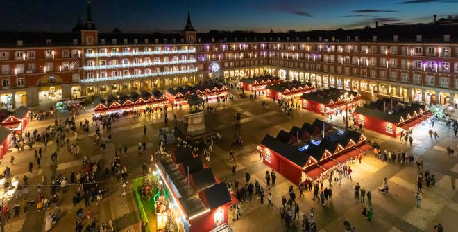 https://www.esmadrid.com/sites/default/files/styles/content_type_full/public/eventos/eventos/mercado_navidad_plaza_mayor_navidad_2024.jpg?itok=1HmECJ2w