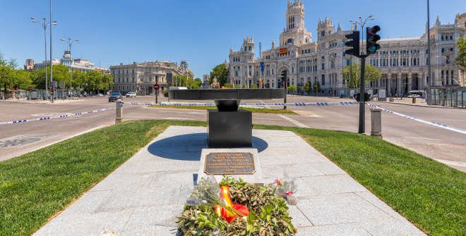 Monumento en recuerdo de las víctimas de la pandemia del Covid - 19. © Madrid Destino