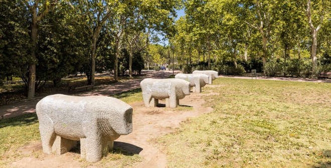 Parque de Moratalaz. Toros de Guisando