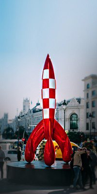 ¡No te pierdas el cohete gigante de Tintín en el cruce de Gran Vía con Alcalá!
