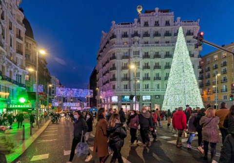 Luces navideñas en Gran Vía con Montera. Navidad 2021 © Madrid Destino Álvaro López del Cerro